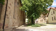Kirchplatz seitlich der Michaelskirche Hilsbach
