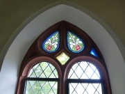 Fenster im Langhaus der Michaelskirche Hilsbach