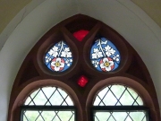 Fenster im Langhaus der Michaelskirche Hilsbach